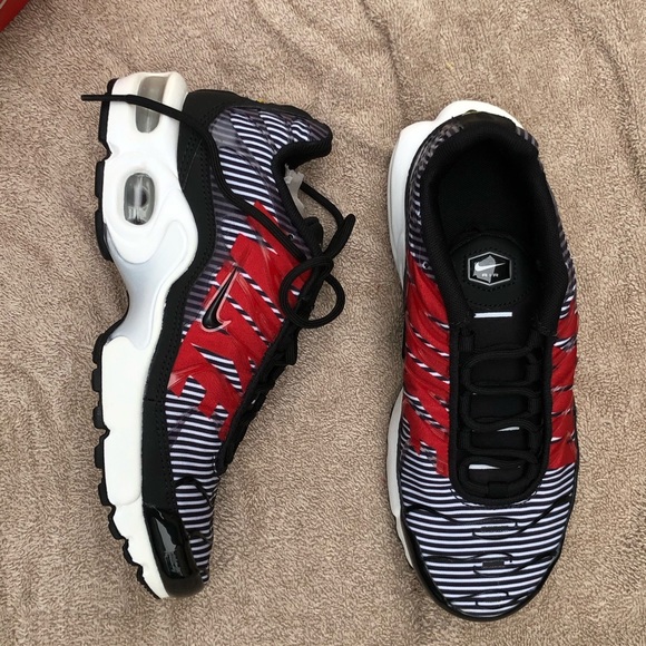 nike tn black white red